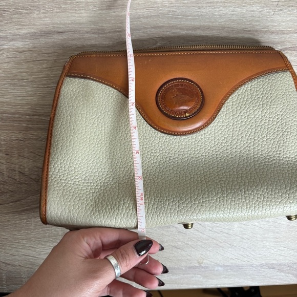 Dooney & Bourke Cream and Tan Leather Bag Vintage - Picture 15 of 15